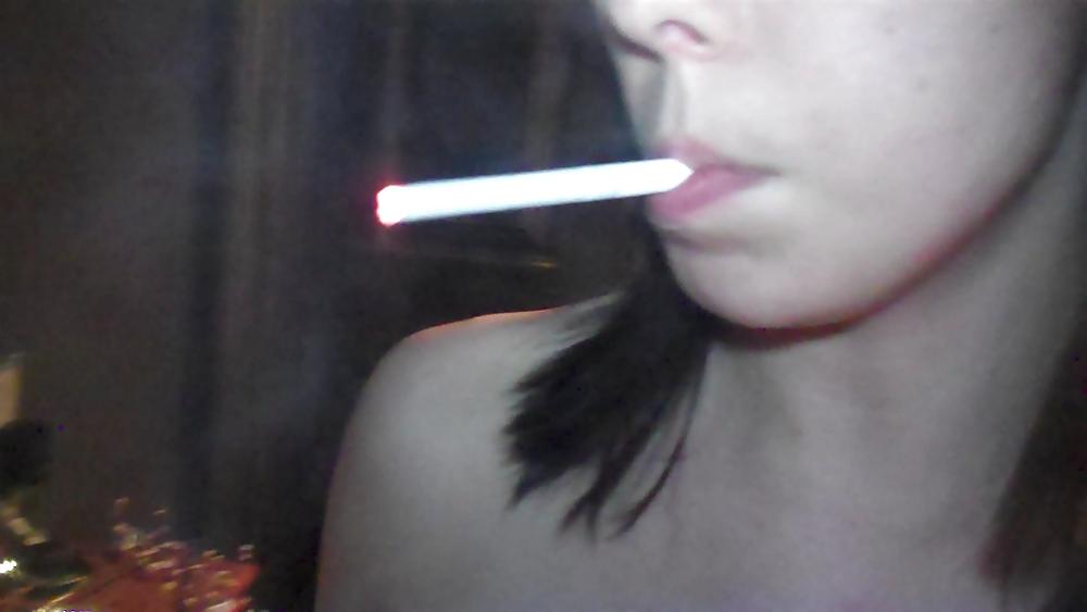 18P Fuck me while i smoke!!