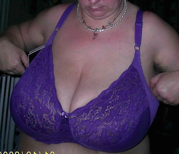 22P Chunky tits in bra 18