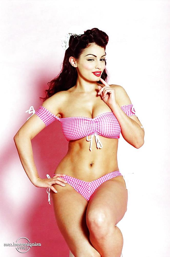 5P Pretty Pink PinupBabe Aria Giovanni