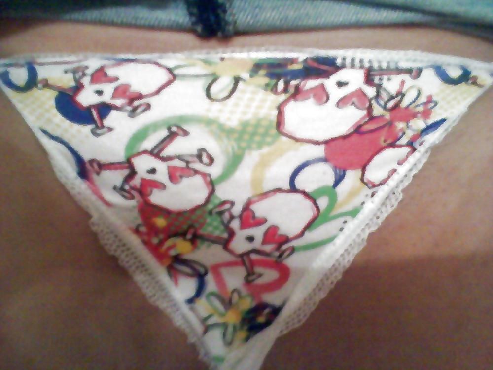 24P Hot teens show off sexy panties and bra