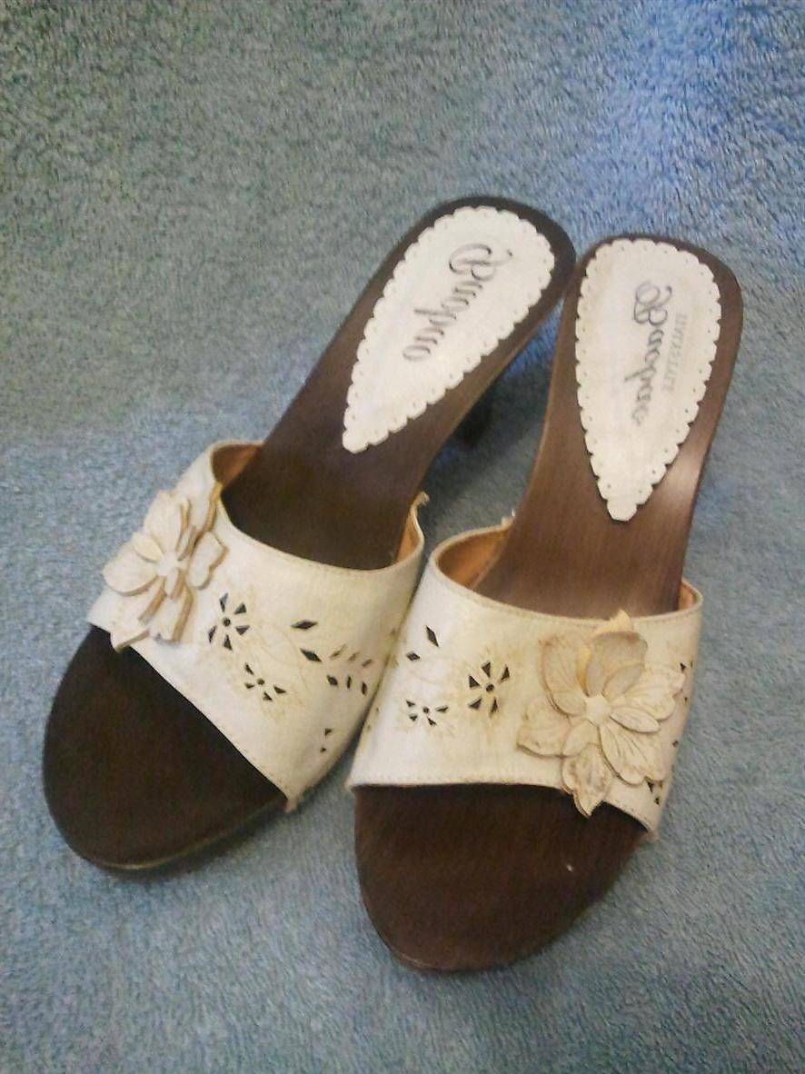 6P Cum on girlfriend sister shoes!