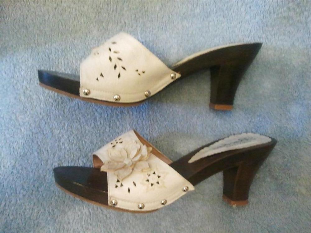6P Cum on girlfriend sister shoes!