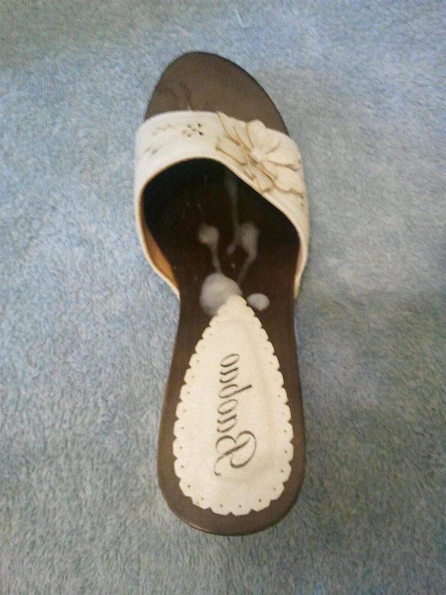 6P Cum on girlfriend sister shoes!