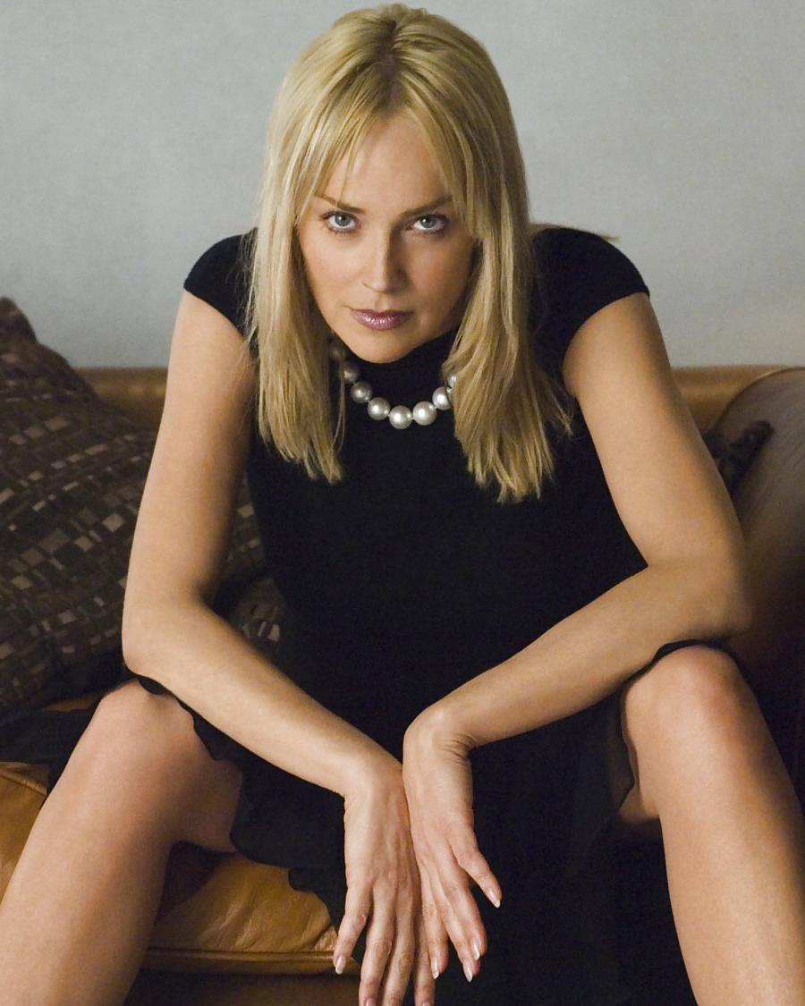 25P Aero Hot Moviea no.1 :  BASIC INSTINCT 2