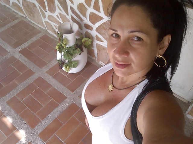 25P WIFE DECIDE EXPOSE HER AND SHOW HER FACE!