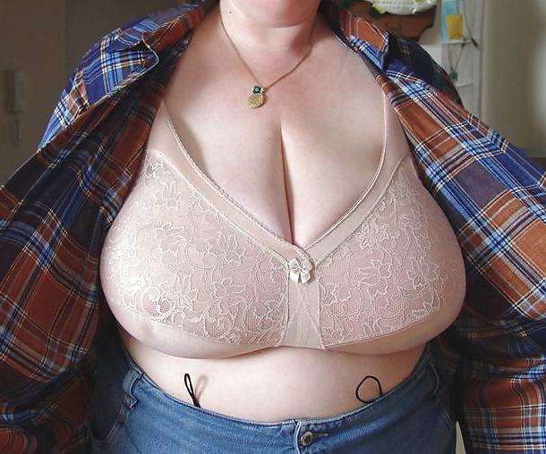 25P Chunky tits in bra 26