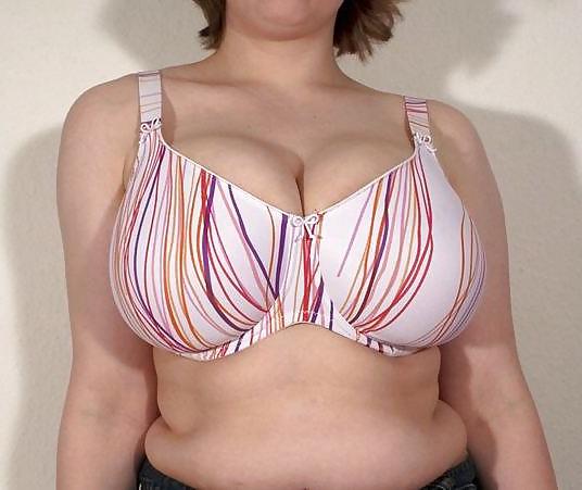 25P Chunky tits in bra 26