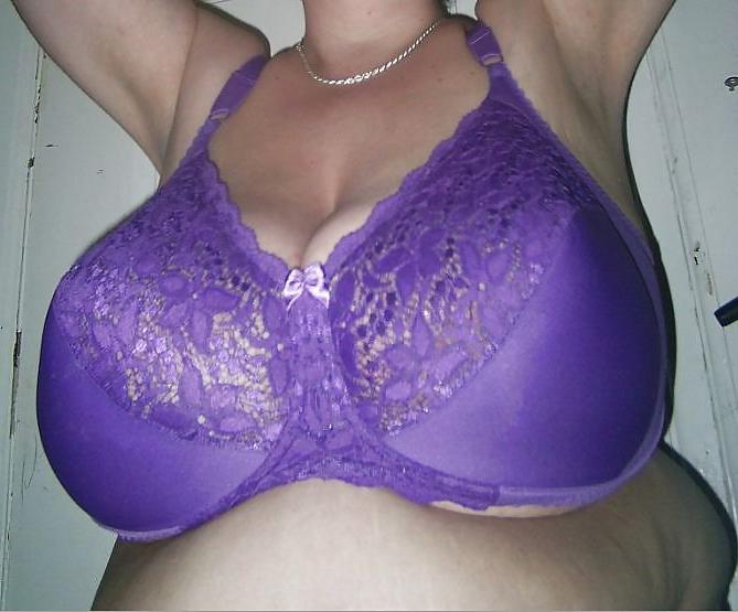 25P Chunky tits in bra 26