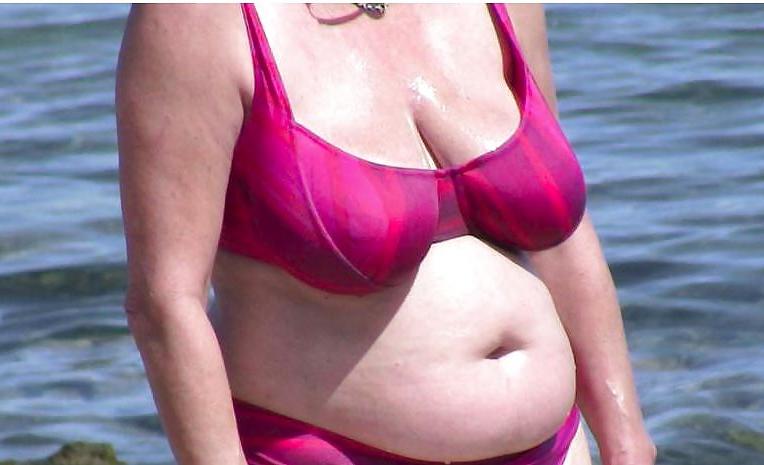 25P Chunky tits in bra 26