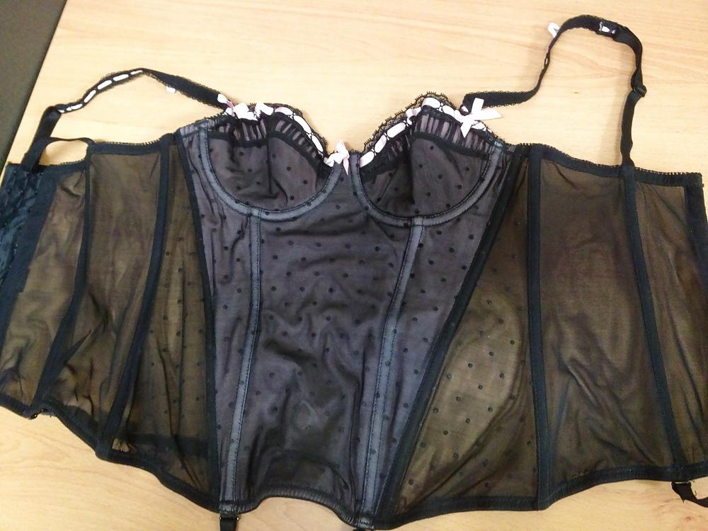 6P 10 C bra and corset