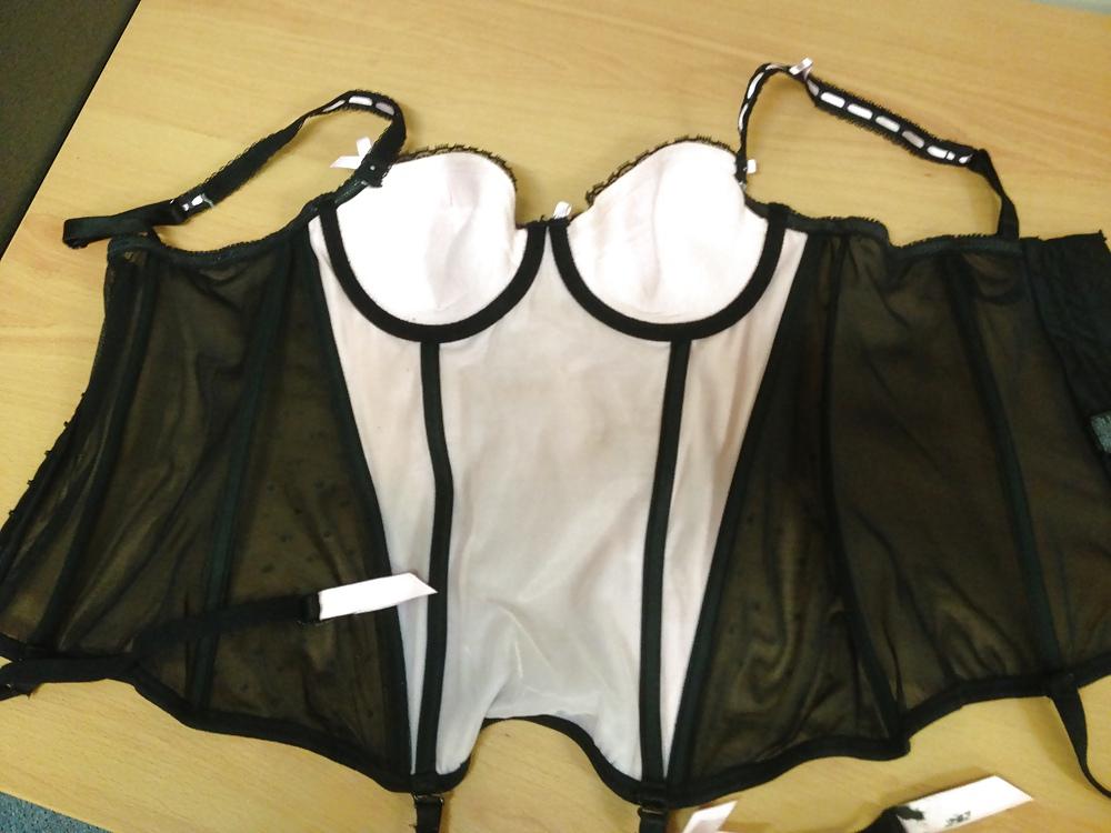 6P 10 C bra and corset
