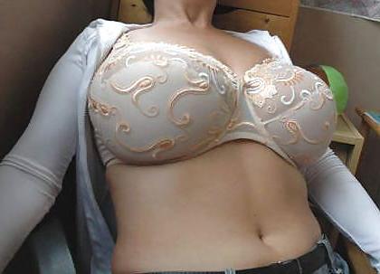 25P Chunky tits in bra 11