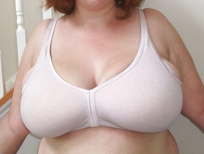 25P Chunky tits in bra 11