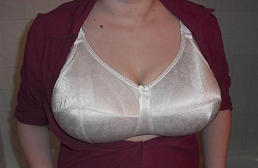 24P Chunky tits in bra 16