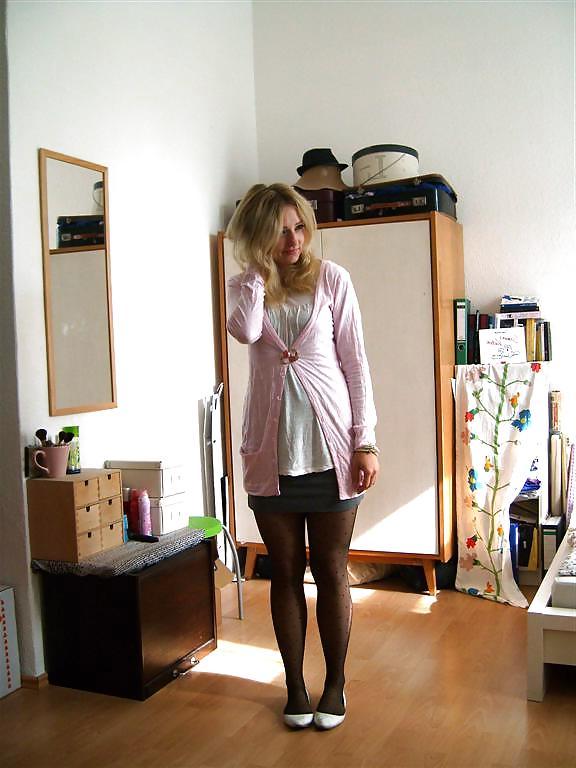 25P Pls cum on Laura