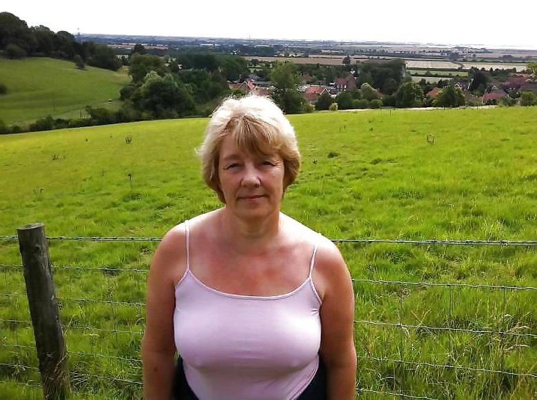 24P She forgot her bra 34.