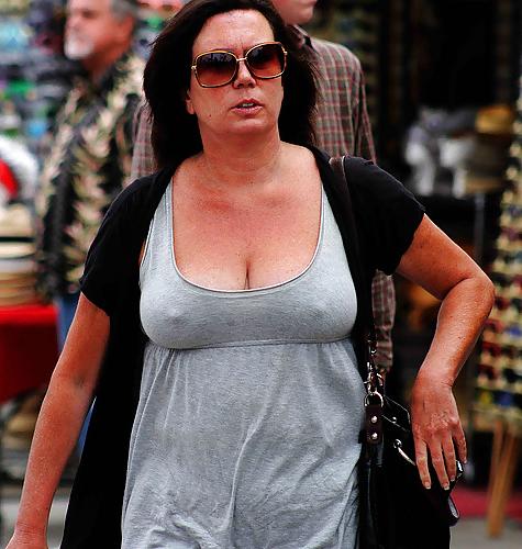 24P She forgot her bra 34.
