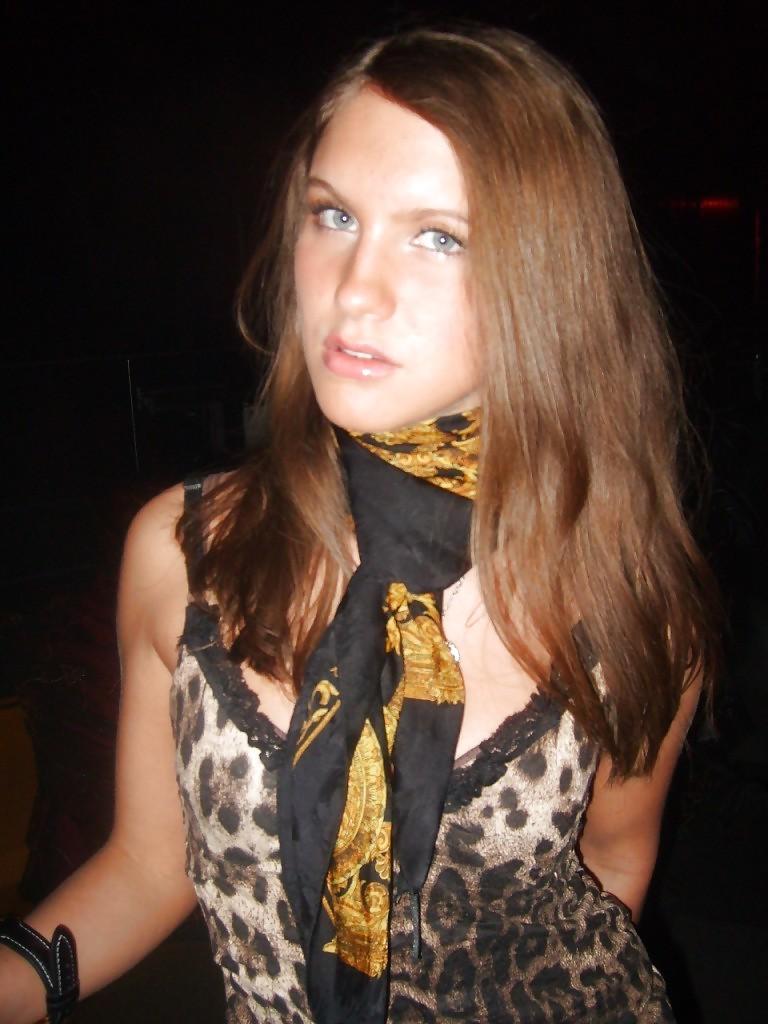 25P College Babe With Pretty Exyes