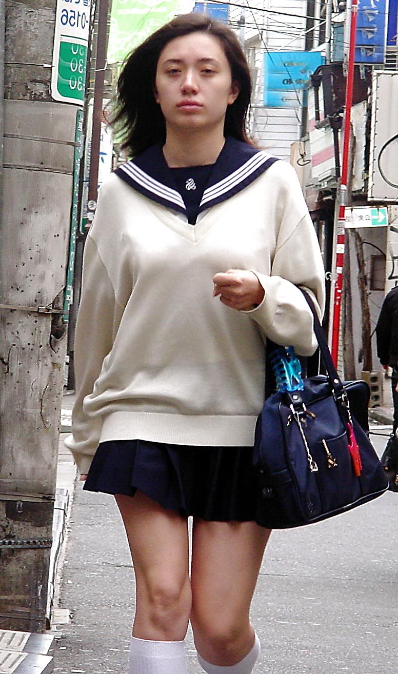25P Japanese street whores: High School Edition 1