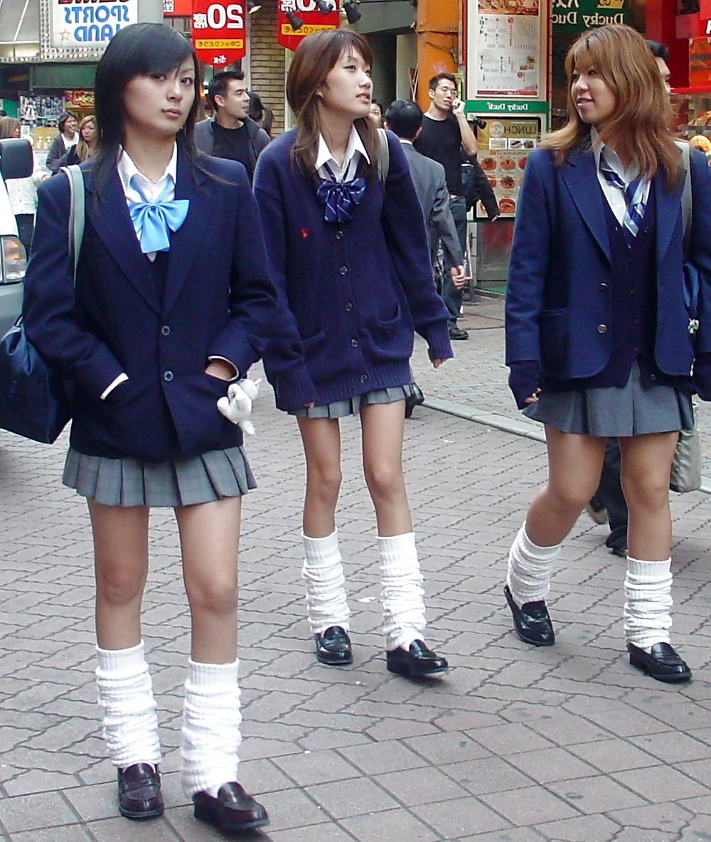 25P Japanese street whores: High School Edition 1