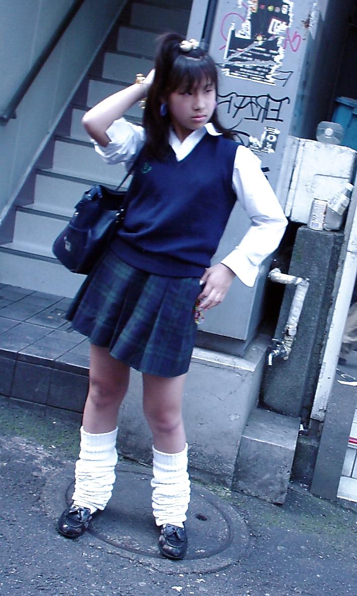 25P Japanese street whores: High School Edition 1