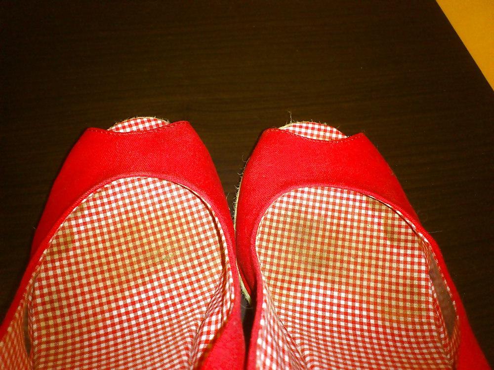 6P Cum on my girlfriend's red open toes heels