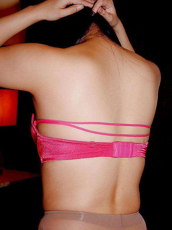 25P Sexy Back View In Bra