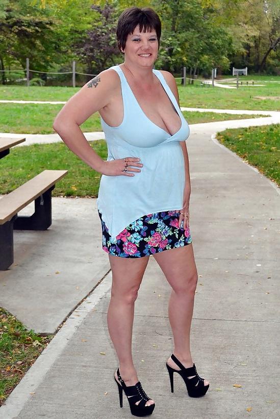 24P She forgot her bra 33.