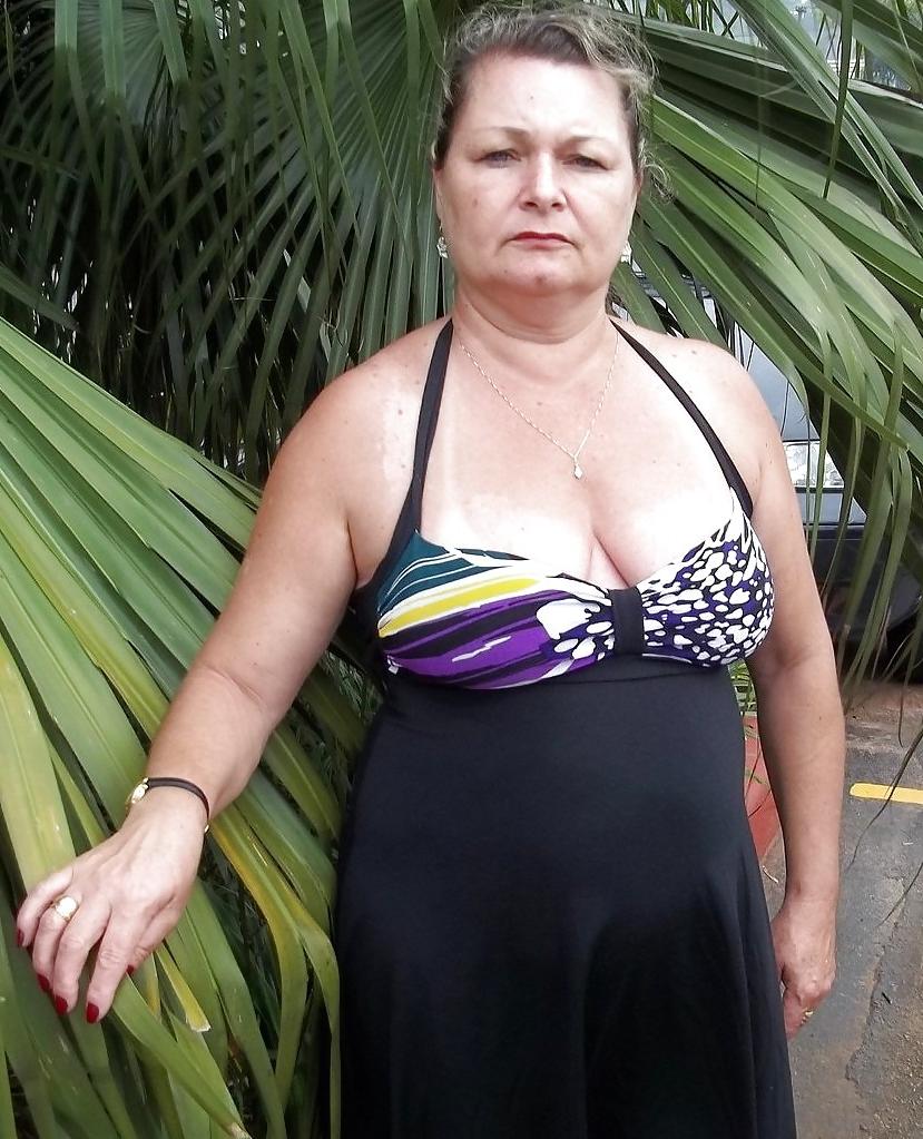 24P She forgot her bra 33.