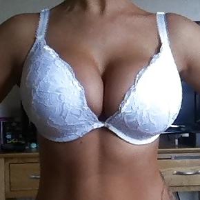 22P Woman their sell bra on the net 