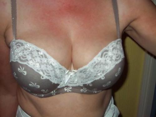22P Woman their sell bra on the net 