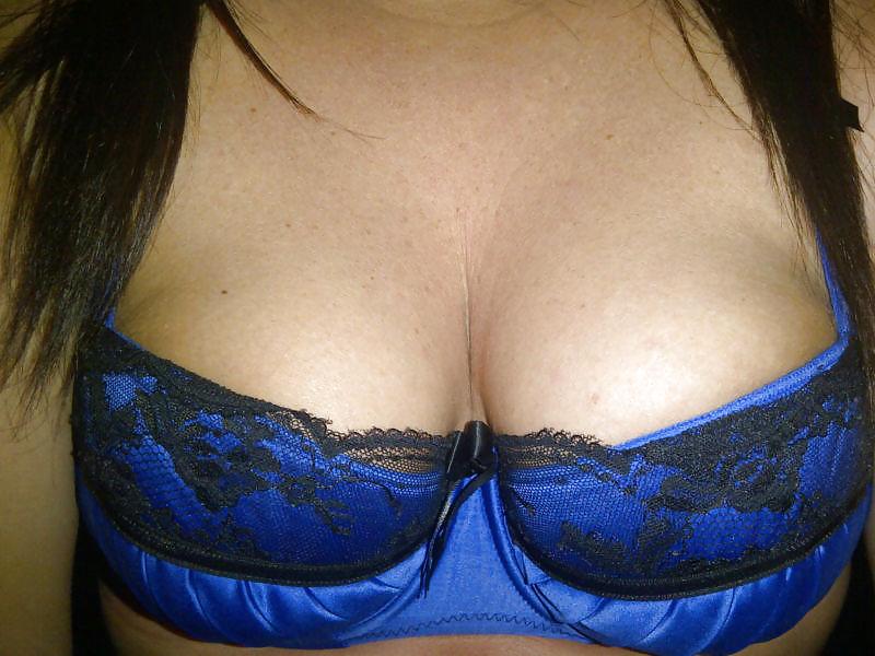 22P Woman their sell bra on the net 