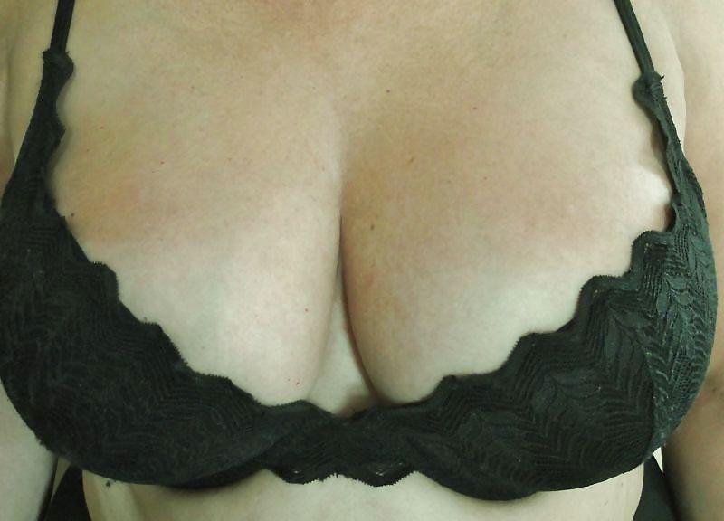 22P Woman their sell bra on the net 