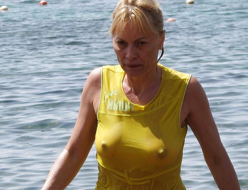 24P She forgot her bra 6.