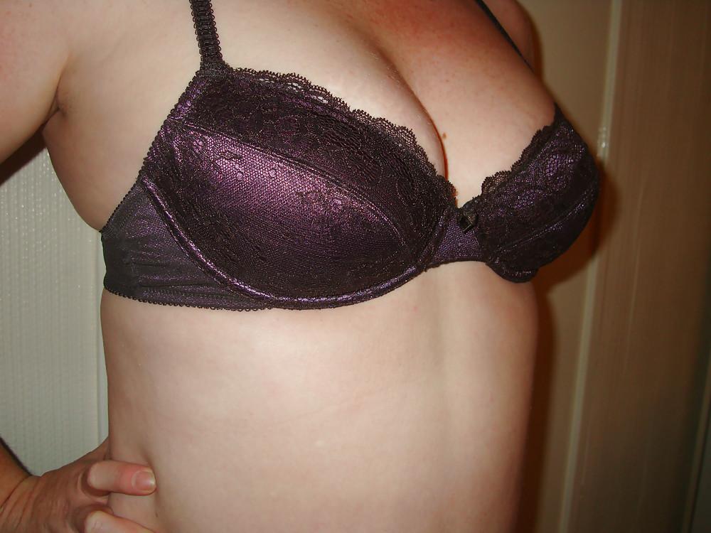 20P Woman their sell bra on the net 