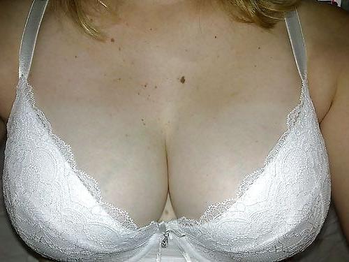 20P Woman their sell bra on the net 