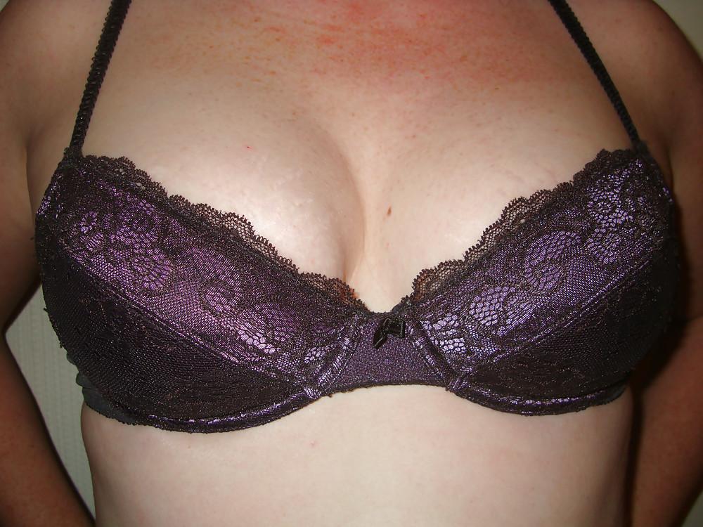20P Woman their sell bra on the net 