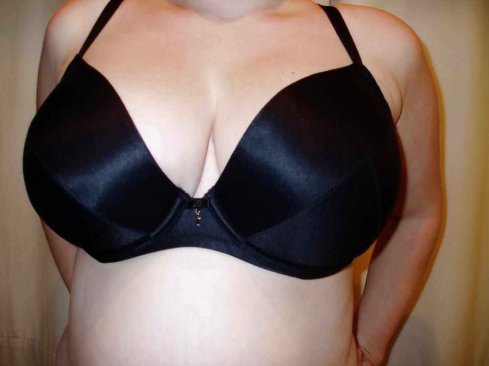 20P Woman their sell bra on the net 