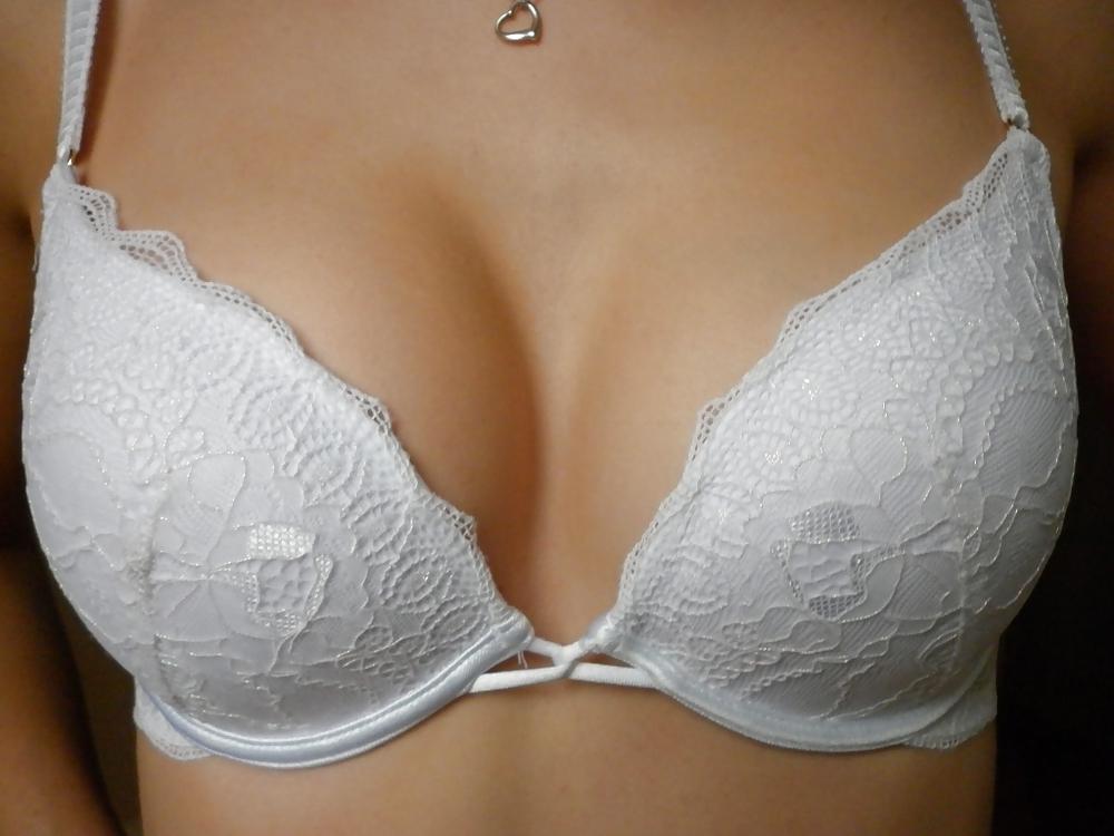 20P Woman their sell bra on the net 