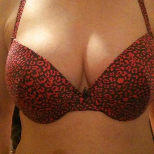 20P Woman their sell bra on the net 