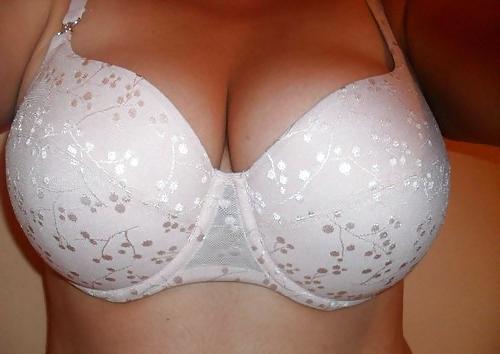 20P Woman their sell bra on the net 