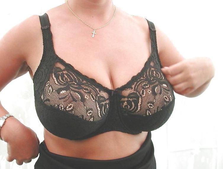 20P Chunky tits in bra 18