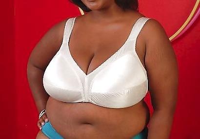 20P Chunky tits in bra 18