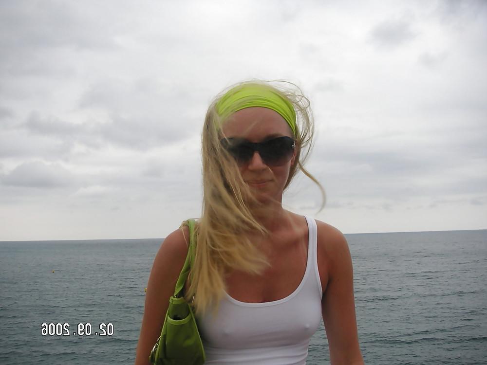 24P Women forgot her bra 1.
