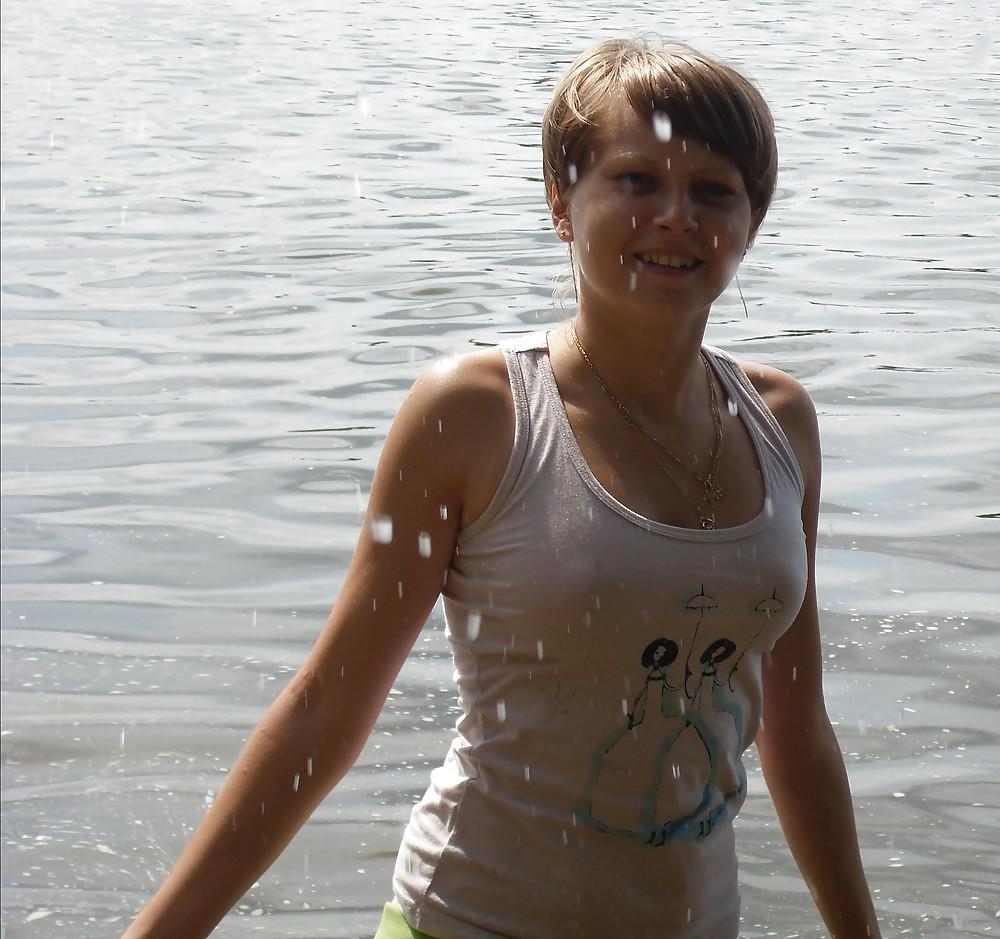 24P Women forgot her bra 1.