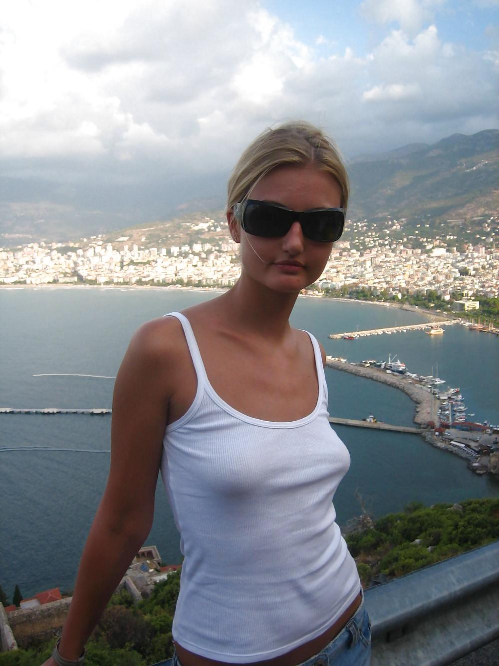 24P Women forgot her bra 1.