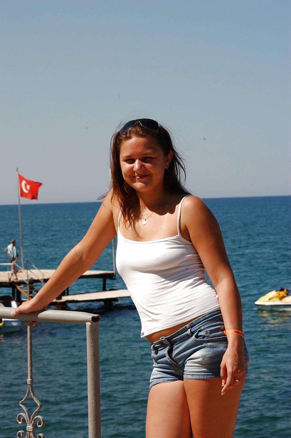 24P Women forgot her bra 1.