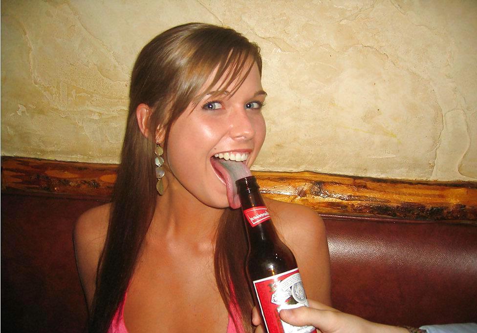 20P Brunette teen private pic