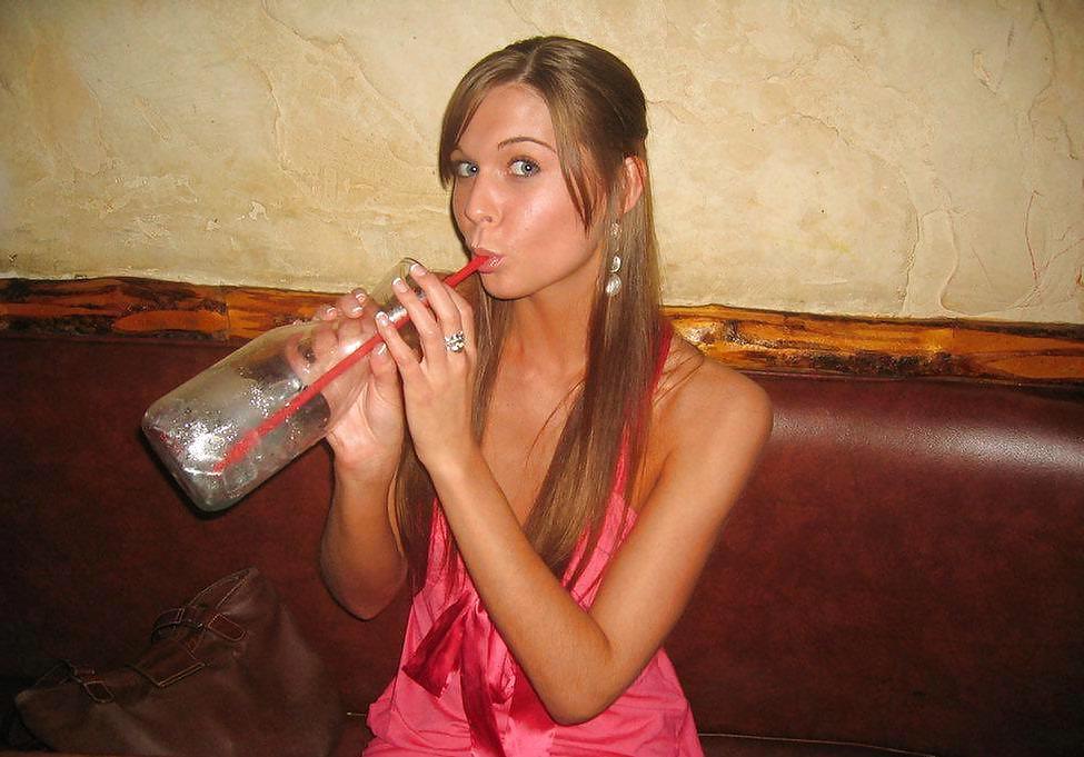 20P Brunette teen private pic