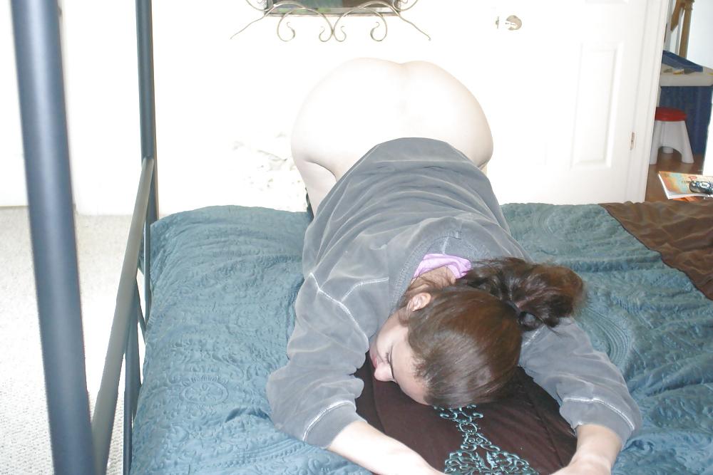 25P Hairy House MILF in Sweats Submits for JO Session